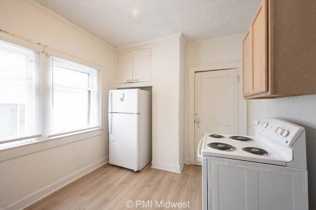 Building Photo - 1331 W 34th St