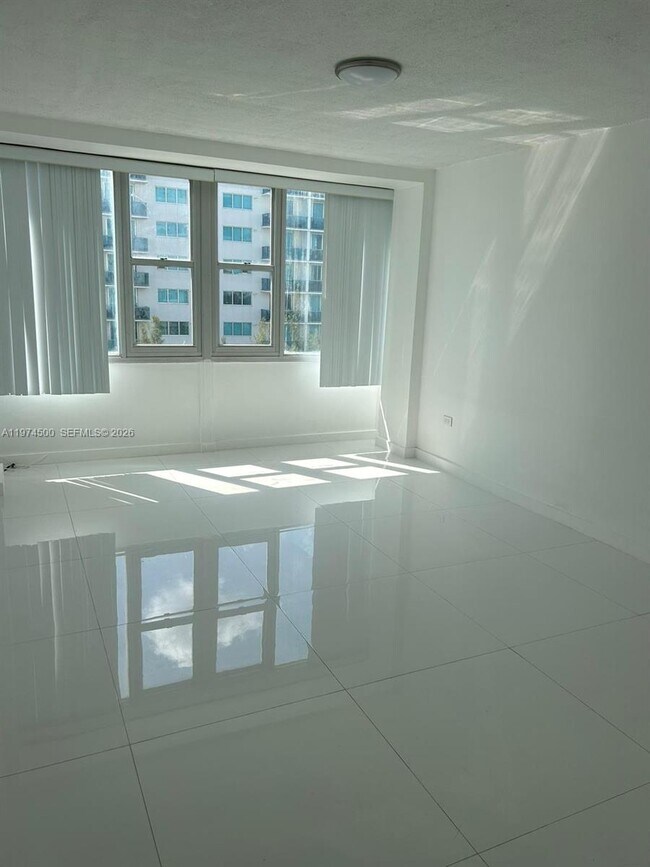 Building Photo - 7545 E Treasure Dr