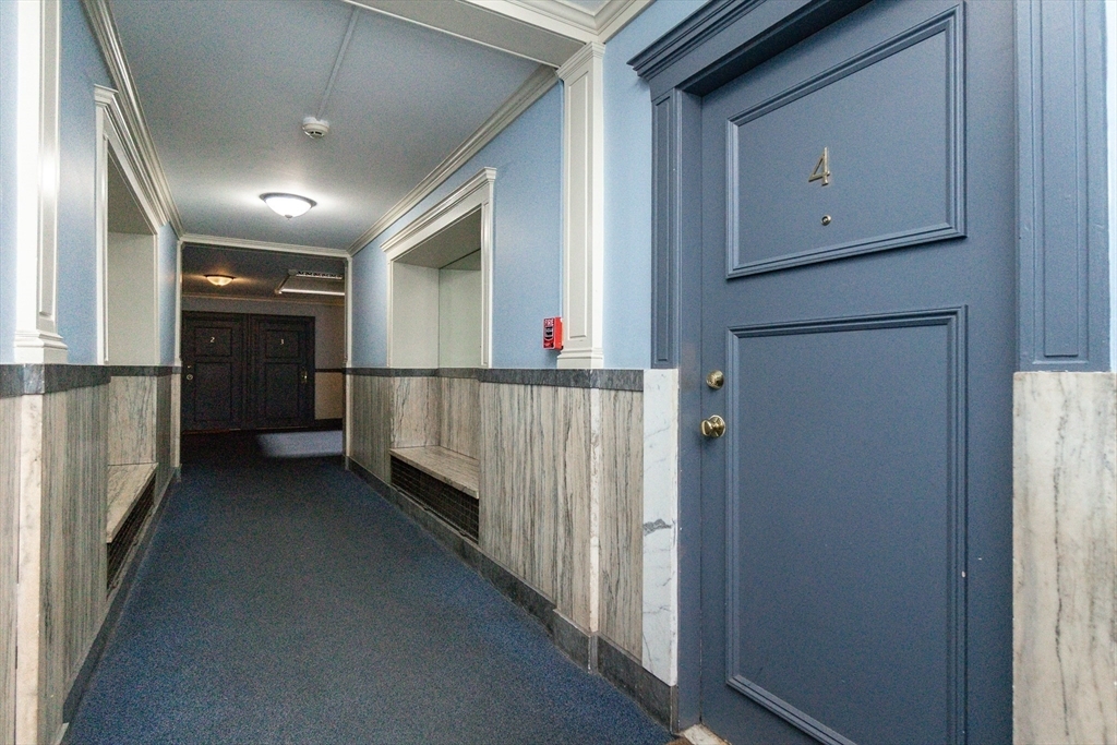 Building Photo - 435 Park Dr