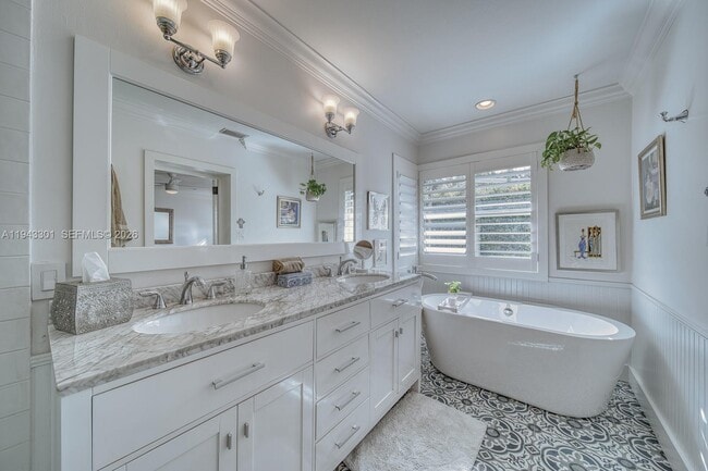 Building Photo - 7621 SW 65th Pl