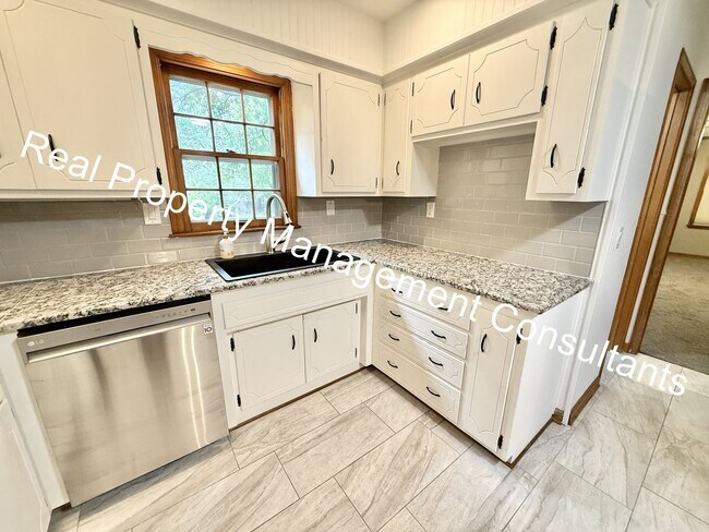 Building Photo - $1000 Rent credit on 4 bed & 2.5 bath Home