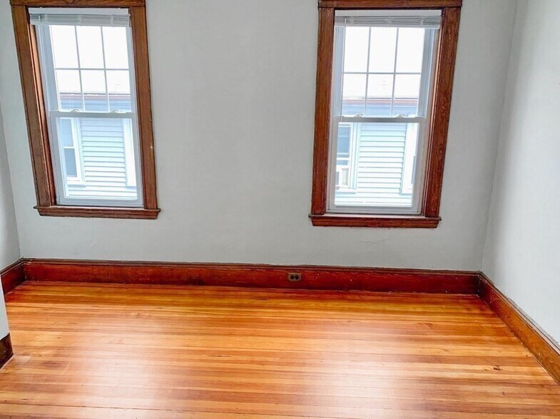 Building Photo - 8 Wyvern St