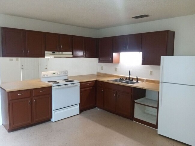 Building Photo - 9655 Bratton Dr