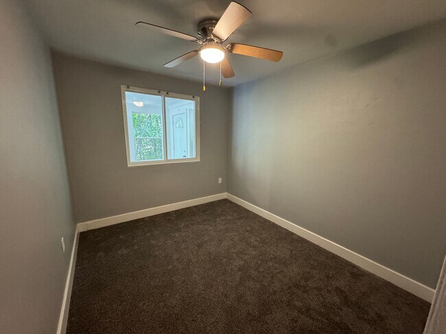 Building Photo - 3 Bedroom Molette with Ravine Views – $1300