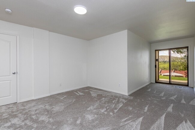 Building Photo - Meadow Springs Condo