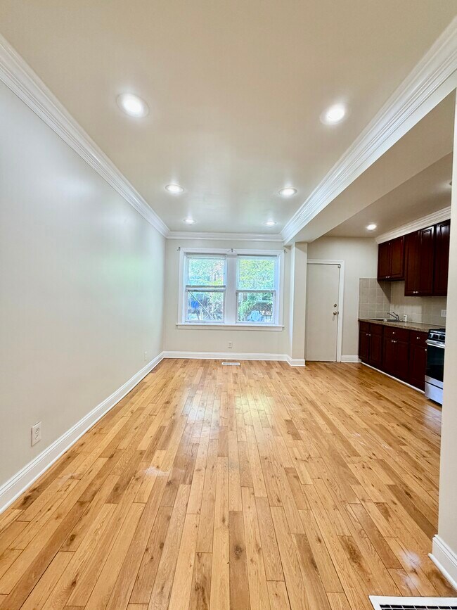 Building Photo - 2657 Bonnaffon St