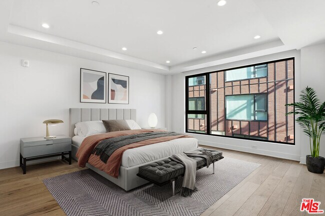 Building Photo - 725 Croft Ave