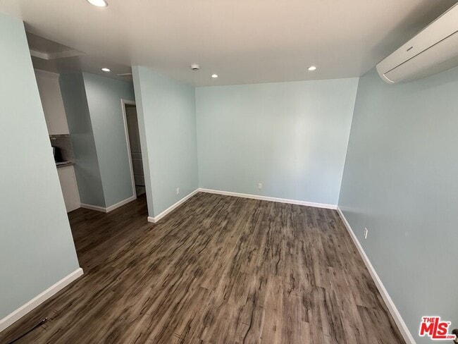 Building Photo - 7512 Jamieson Ave