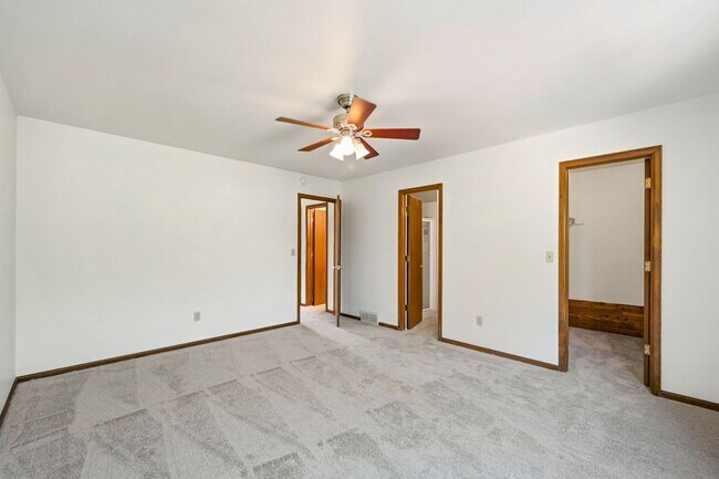 Building Photo - 2461 Hampshire Square