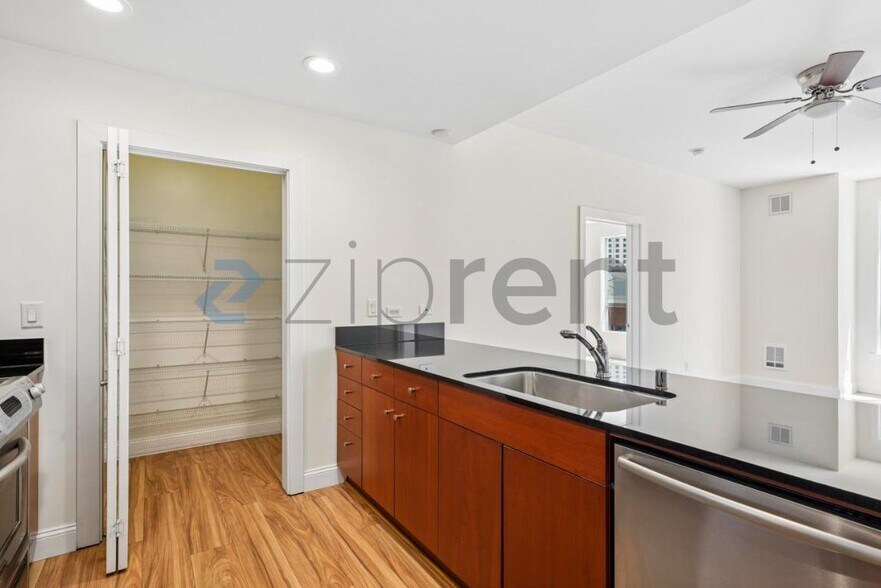 Building Photo - Unit 313