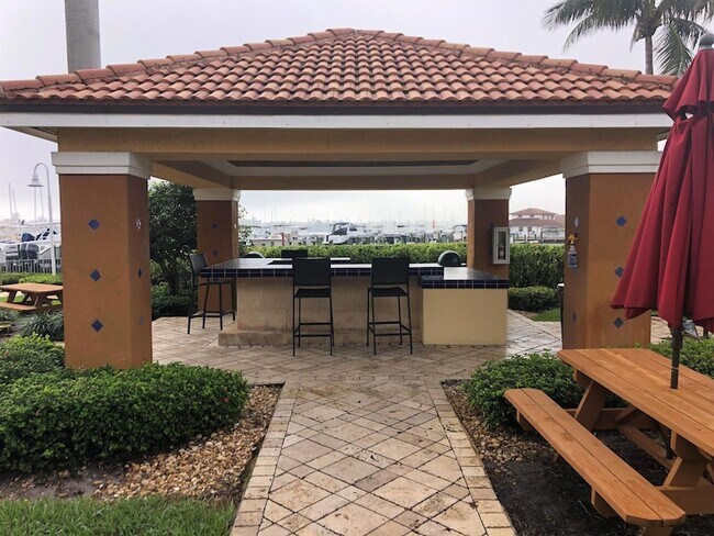 Building Photo - 117 Yacht Club 306 Way