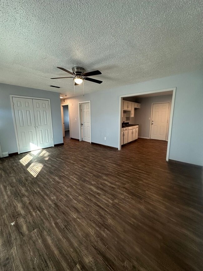 Building Photo - 301 N Louisiana St