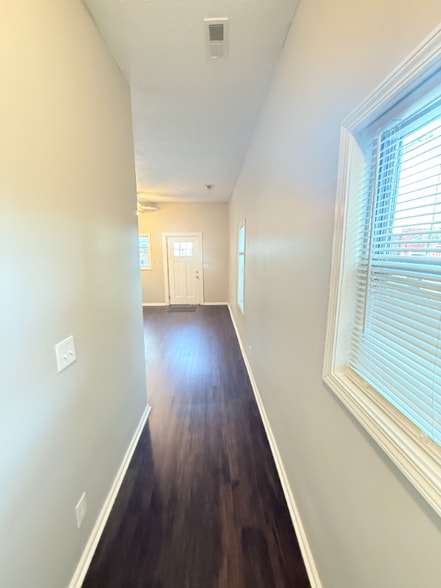 Building Photo - 417 E 18th St