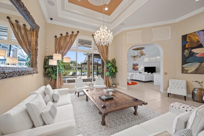 Building Photo - 10771 Versailles Blvd