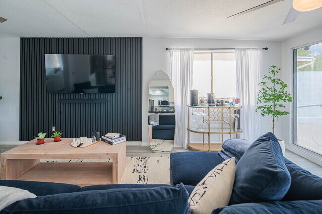 Building Photo - 10615 N 63rd Dr