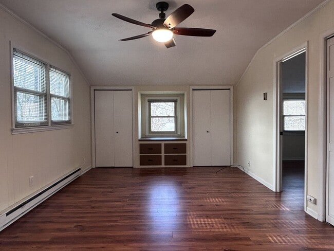 Building Photo - Cute Garage Apt and Cozy Living with a Front-Deck View