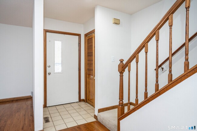 Building Photo - 449 S Main St