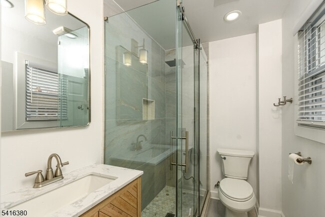 Building Photo - 114 E Main St