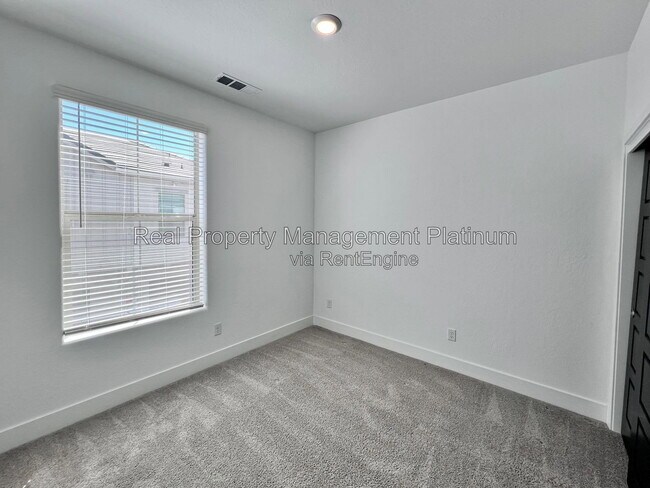 Building Photo - 10954 N Honeysuckle Dr