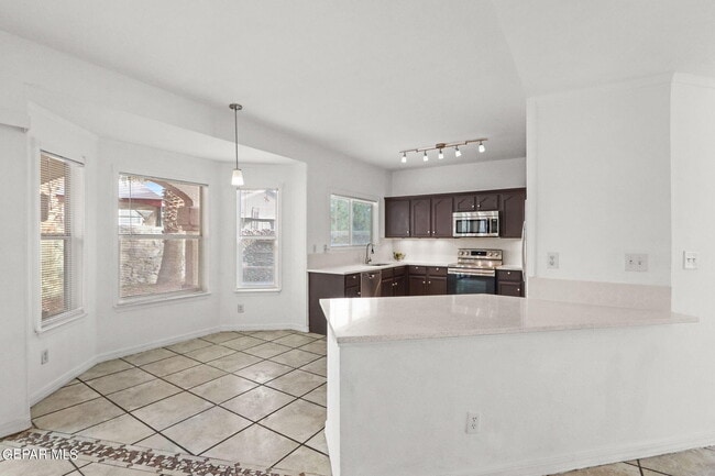 Building Photo - 636 Paseo Hermoso Dr