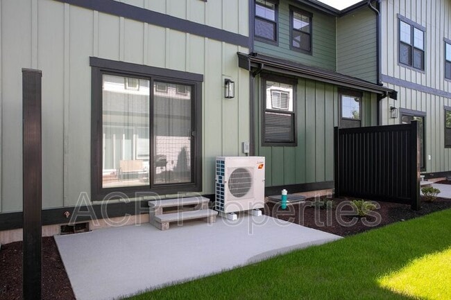 Building Photo - 2201 DeJong Dr
