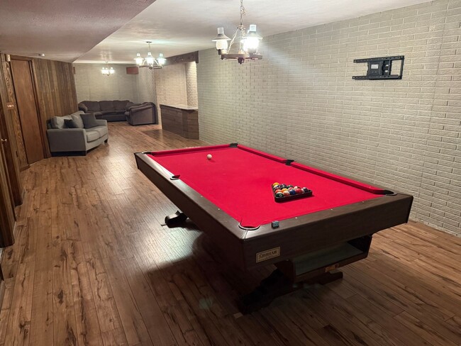 Building Photo - Updated 3BR Home in Prime Wauwatosa Locati...