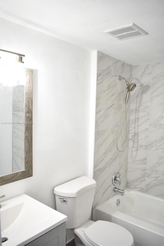 Building Photo - 16465 NE 22nd Ave