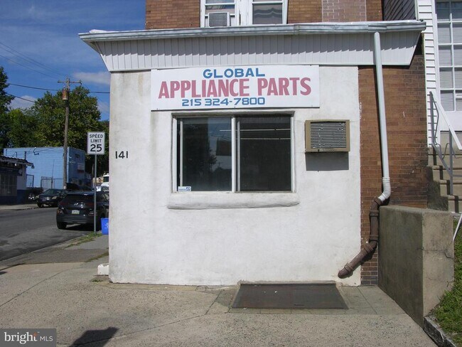 Building Photo - 141 W Fisher Ave