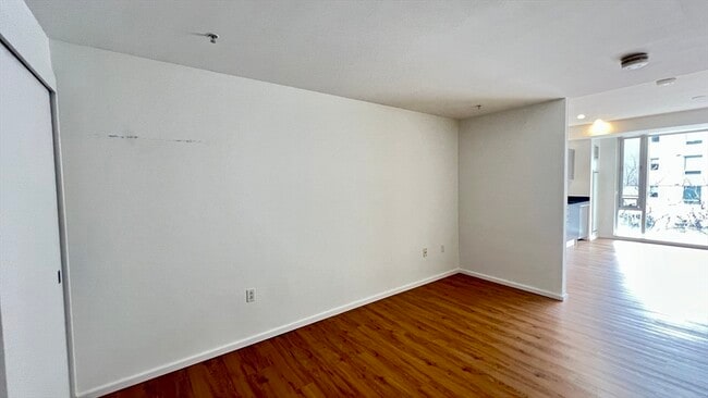 Building Photo - 2 Earhart St