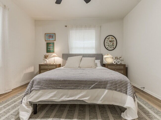 Building Photo - 411 E Showalter Dr