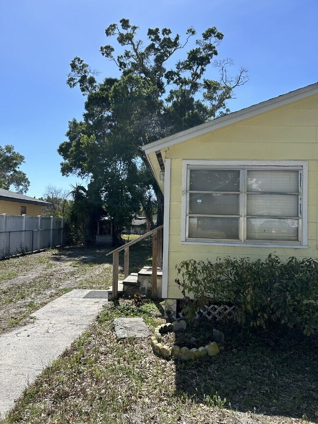 Building Photo - Fall in love with this beautifully maintained 3BR/2BA home!