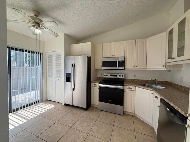Building Photo - 1028 Green Pine Blvd