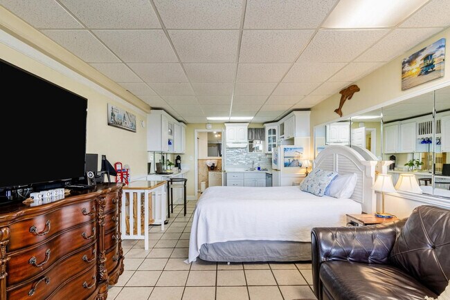 Building Photo - 14401 Front Beach Rd