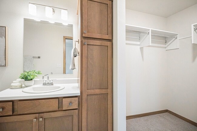 Building Photo - 5702 E Avett Pl