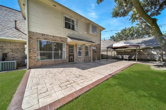 Building Photo - 23111 Red River Dr