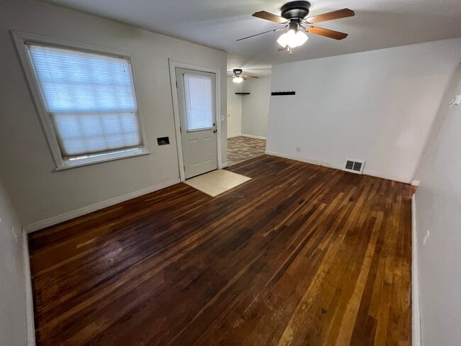 Building Photo - 3 Bed 2 Bath House