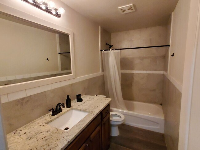 Building Photo - 37 W Thatcher St