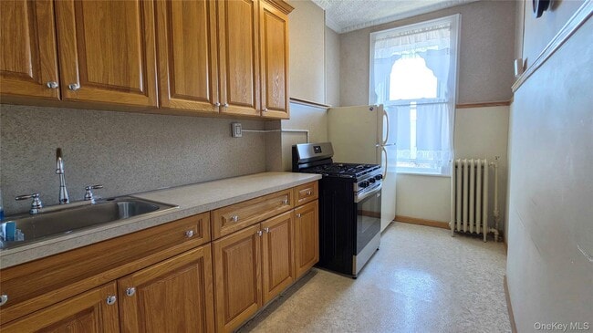 Building Photo - 60-24 70th Ave