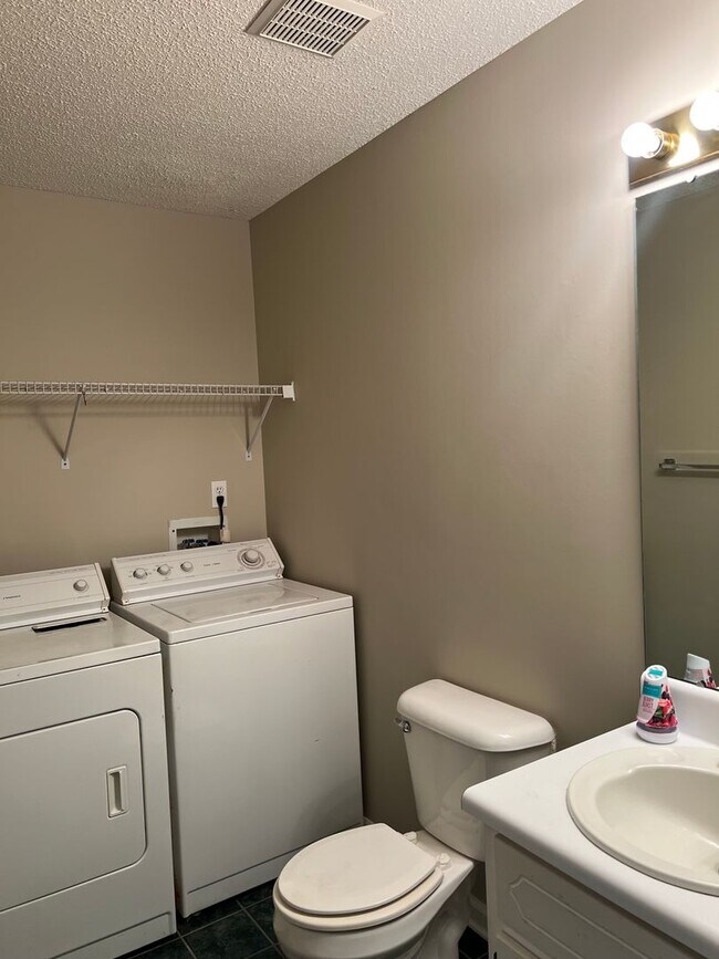 Building Photo - Available now-60 Woodfield Pl.