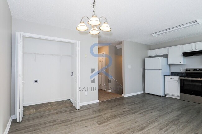 Building Photo - Move in before November 30th and get $100 ...