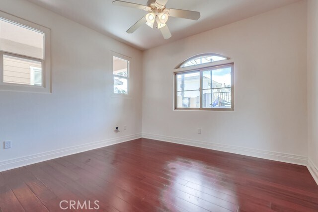 Building Photo - 512 N Juanita Ave