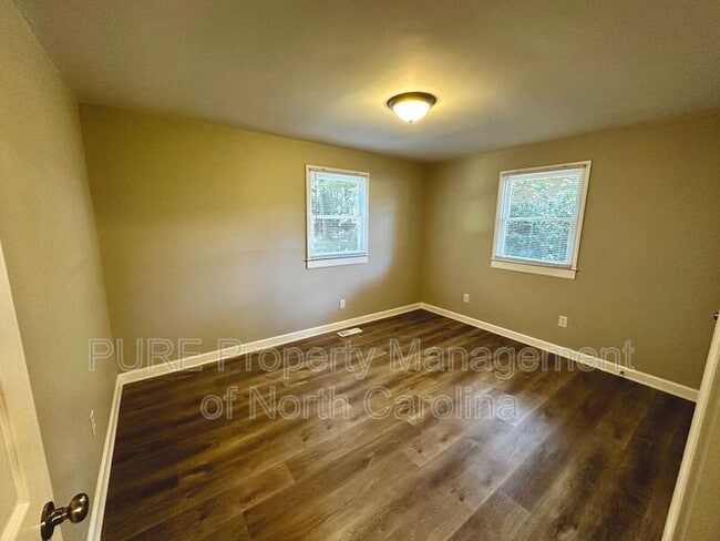 Building Photo - 221 Bookington Dr