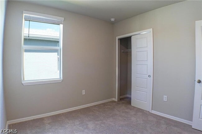 Building Photo - 44229 Saddlewood Ct