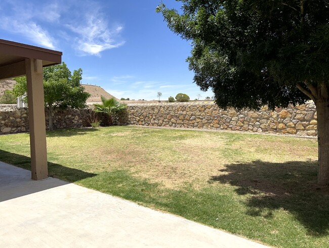 Building Photo - 1467 Senda Del Sol Ln