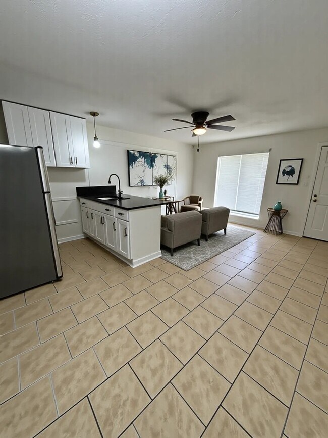 Building Photo - 7610 Red Robin Ln