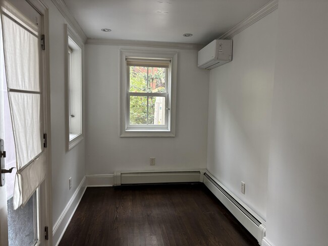 Building Photo - 928 Garden St