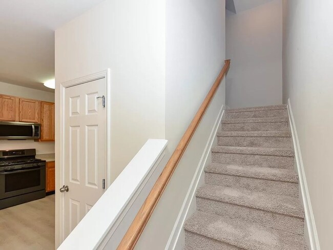 Building Photo - Charming 3BR Townhome in Raleigh
