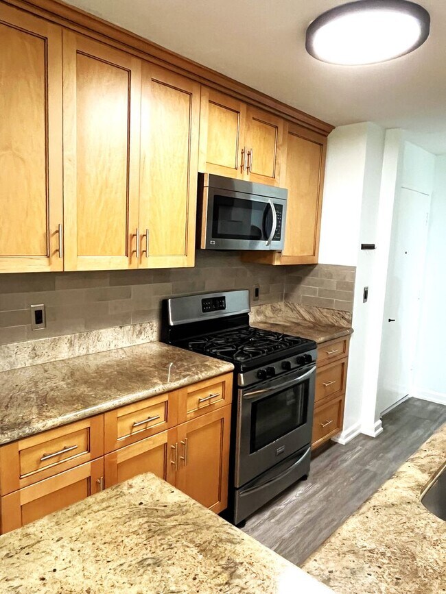 Building Photo - CHARMING 1BD/ 1BA AVAILABLE IN MISSION VAL...