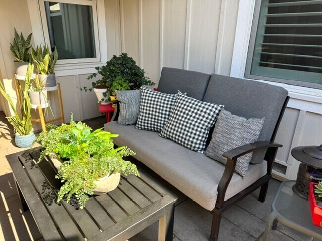 Building Photo - Beautiful 3 bedroom, 2 bath single level home in the Woodlands-Walnut Creek