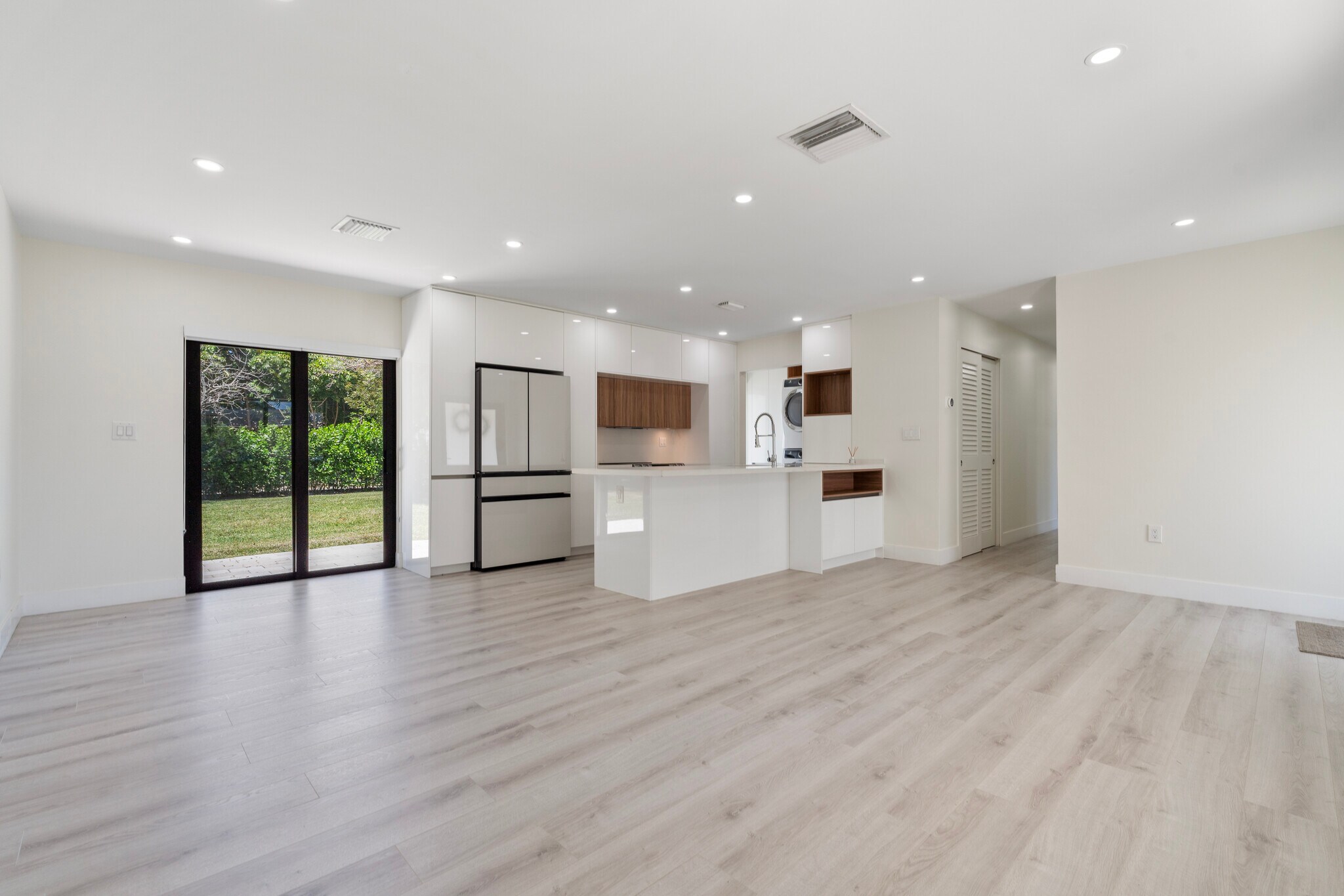 Building Photo - 255 Grant Dr